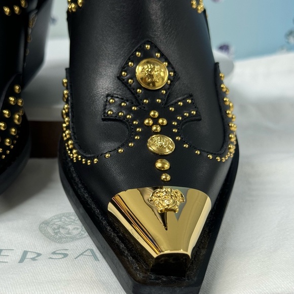 💎NO OFFERS $1900 TRIPLE MEDUSA STUDDED BOOTS - Picture 5 of 15
